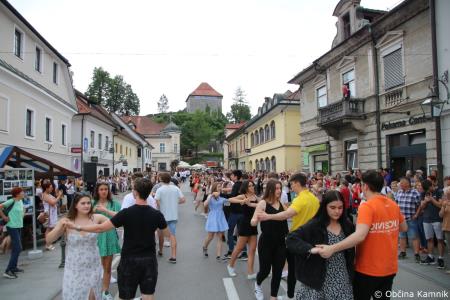 Po dveh letih Kamnik danes v znamenju maturantske četvorke (54)